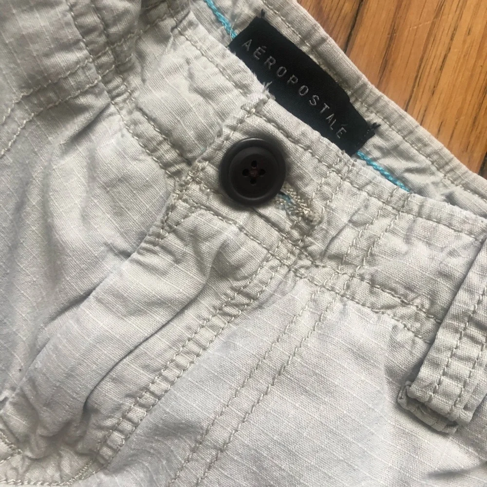 Men’s Aeropostale Cream Stretch Cargo Shorts - Picture 3 of 6